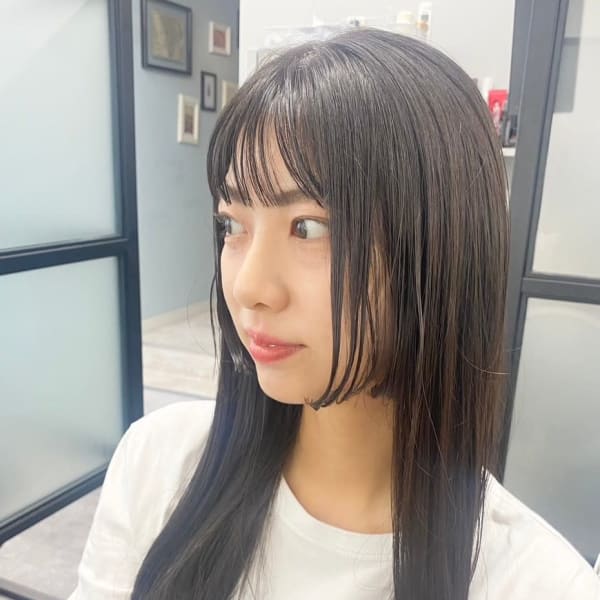 大人レイヤーシンプルストレート韓国顔まわりカット黒髪アッシュ