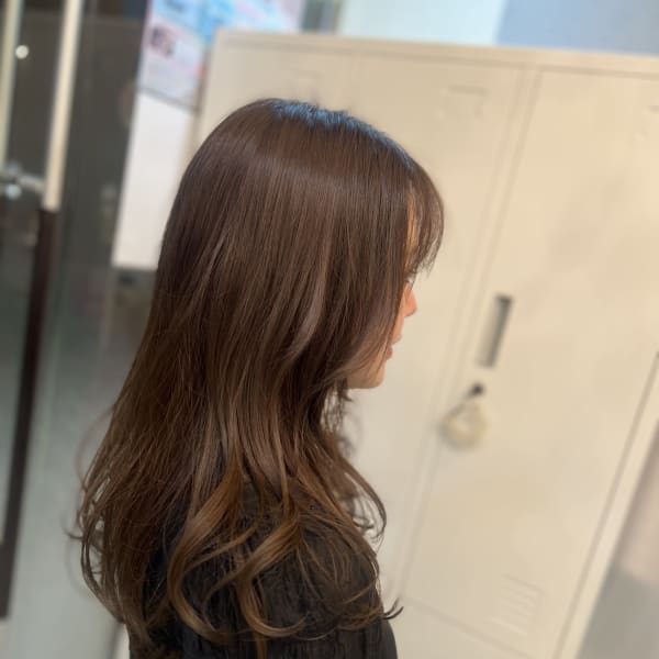 グレージュカラーONミディアム|Salon de Couturier 中目黒