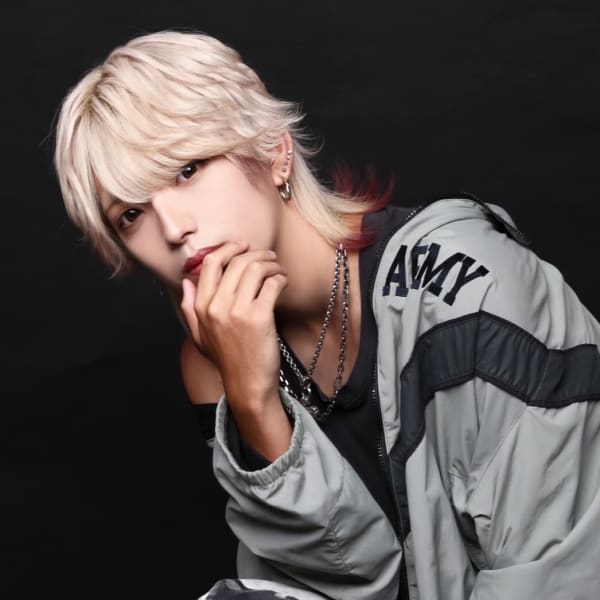 メン地下風セットとホワイトカラー+裾カラーとウルフカット