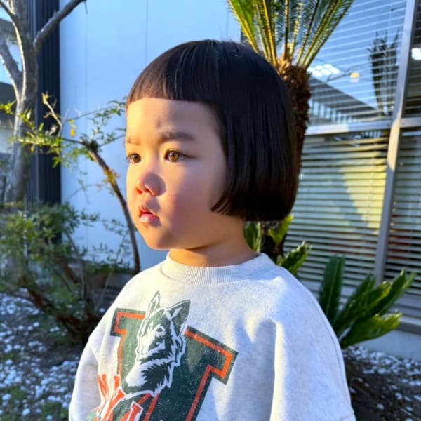 切りっぱなしボブ ぱっつん前髪 キッズカット 艶感 オン眉