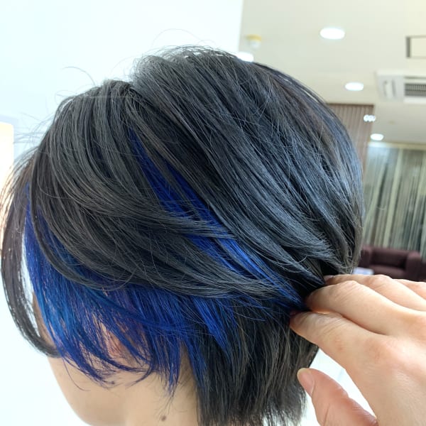 小顔ショートボブインナーカラーブルーダークアッシュモード
