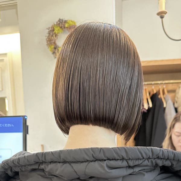 切りっぱなしボブぱつっとボブ髪質改善アッシュグレーベージュ