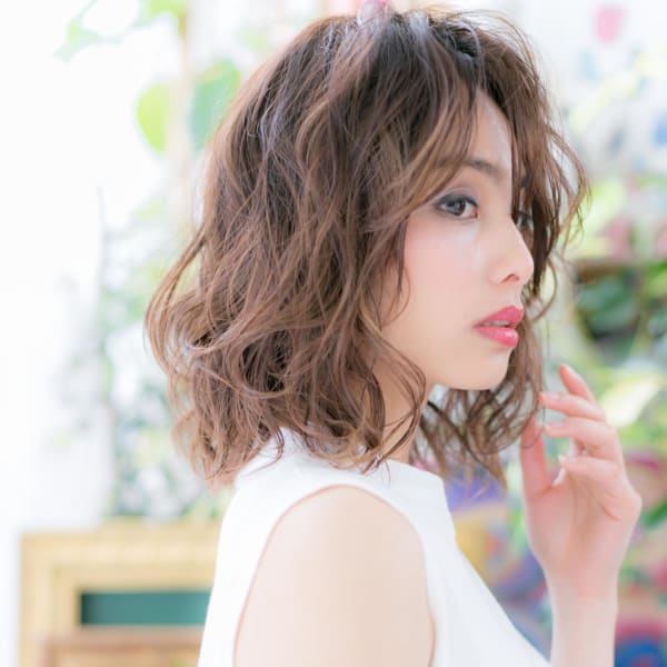 外国人風こなれグラマラス小顔くびれミディ　ニュアンスカラー