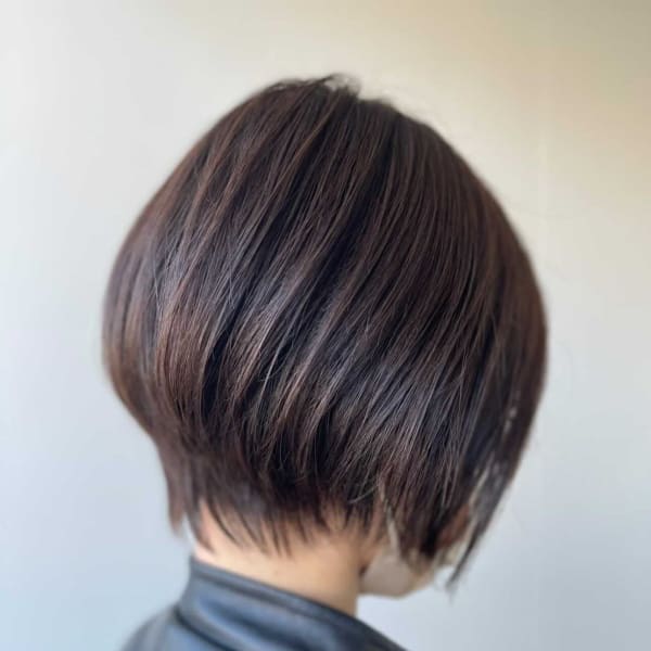 大人可愛い30代40代小顔ウルフレイヤーボブ丸みショートボブ