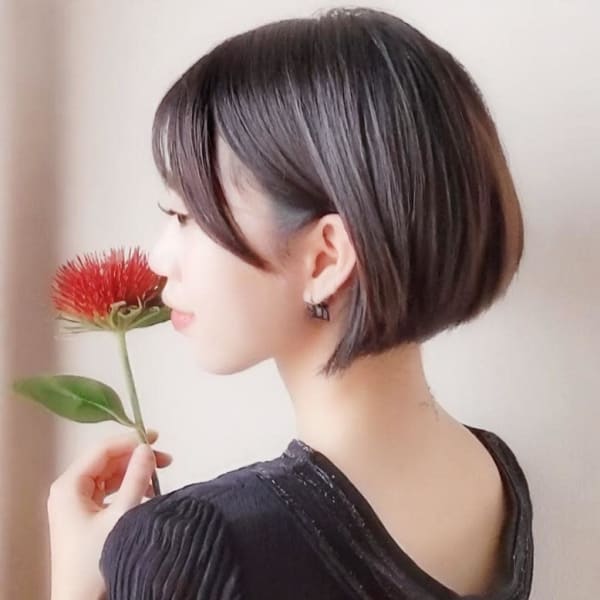 重め切りっぱなしツヤ感ボブ