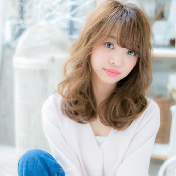 アシンメトリー美人波巻きエアリーロング　ことりベージュ