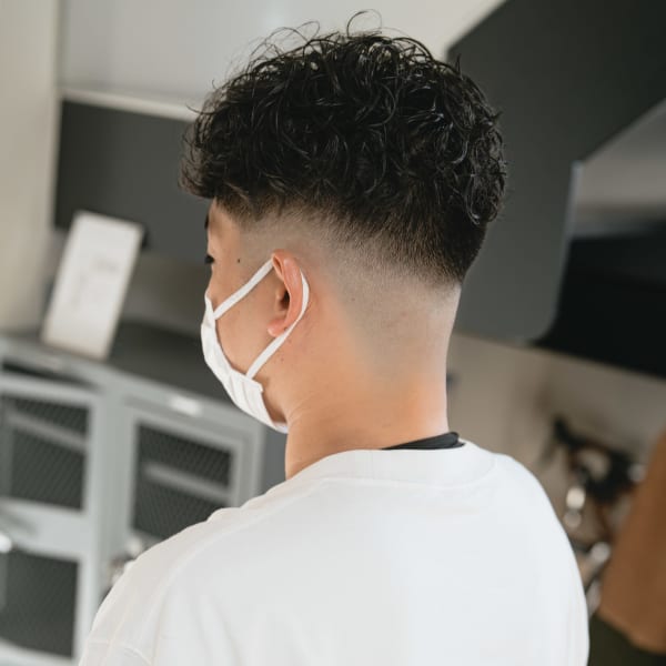 漢の黒髪フェードパーマ|STELLA PREMIUM HAIR