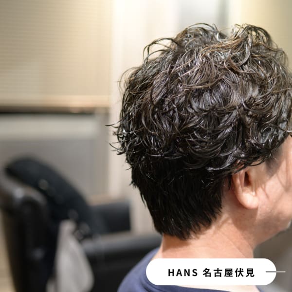 「白髪の色落ちも楽しめる」メンズパーマスタイル