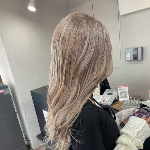 ホワイトベージュケアブリーチレイヤー所沢新所沢