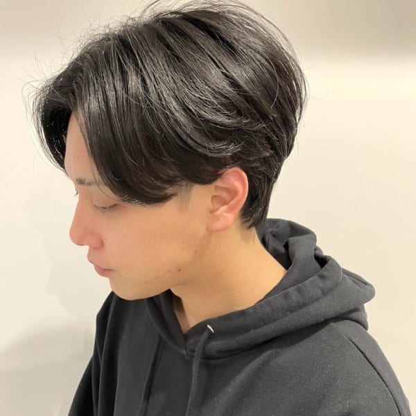 センターパートワンカールパーマ メンズミディアム