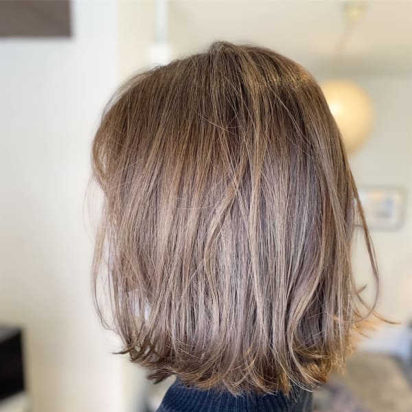 切りっぱなしミディアムボブ