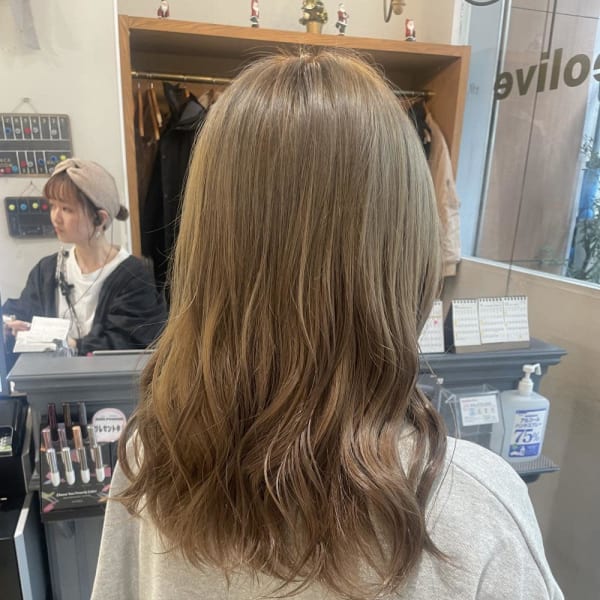 ミルクティーベージュ　ブリーチ　横浜