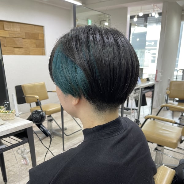 イヤリンググリーン刈り上げハンサムショート所沢新所沢