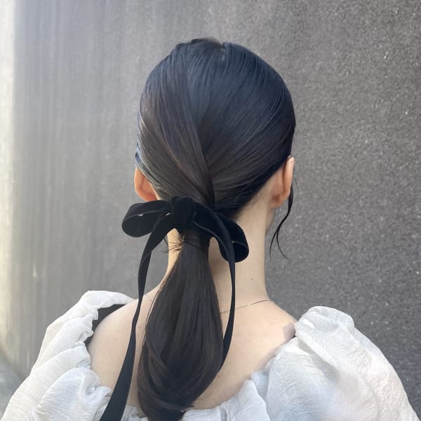大人ポニーテール　ツヤ感黒髪お呼ばれヘアアレンジ
