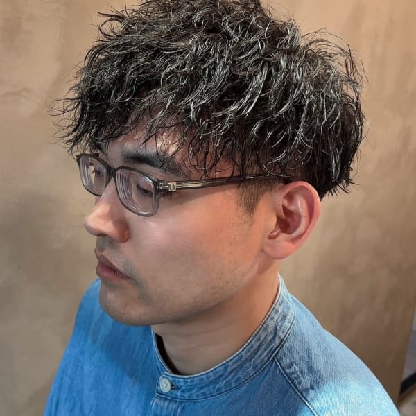 ツイストスパイラルパーマ ツーブロック ビジネスヘア