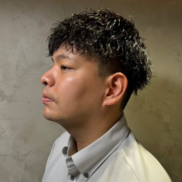 スパイラルパーマ　ビジネスヘア　ツーブロックマッシュ|完全個室 THIS IS BARBER 3rd