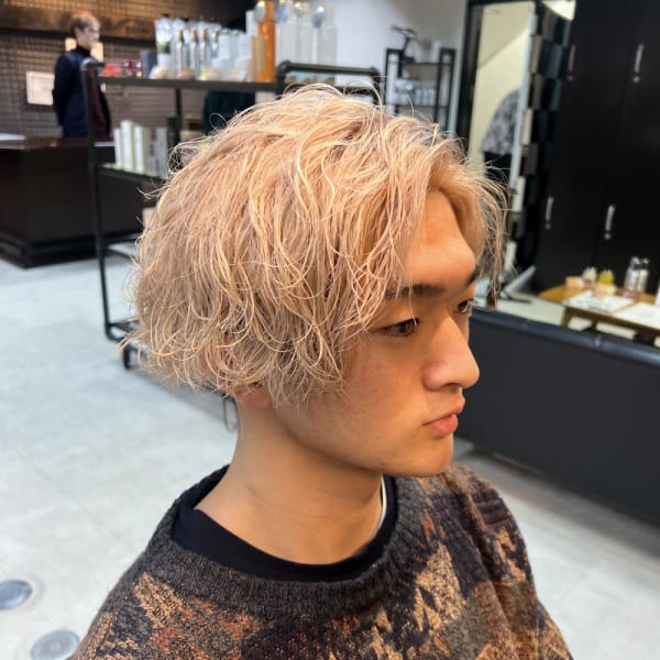 ピンクベージュ