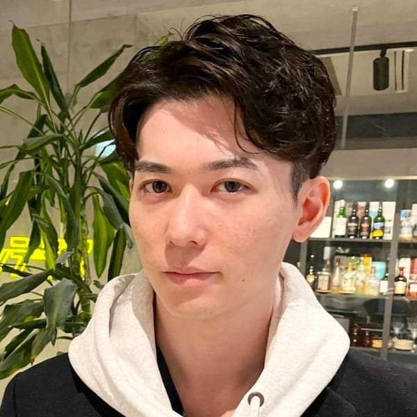 爽やか　アップバング　黒髪　ニュアンスパーマ　眉カット