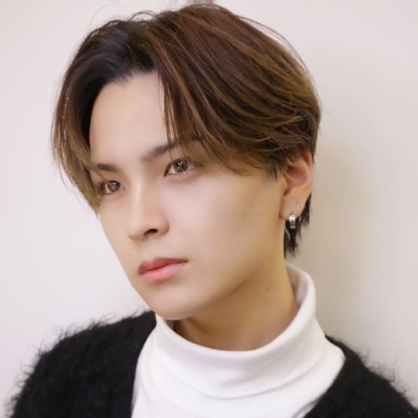 ツイストスパイラル波打ちスパイラルセンターパート刈り上げ束感