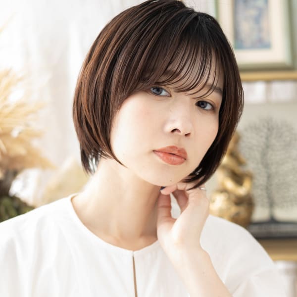 バレイヤージュ前下がり丸みショートマッシュグレージュアッシュ