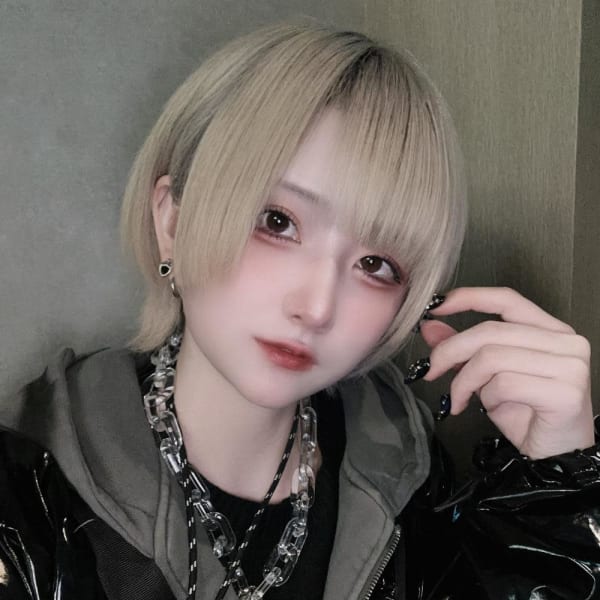 ホワイトベージュジェンダーレスショートウルフ