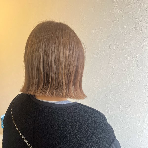 切りっぱなしボブ×ミルクティベージュ