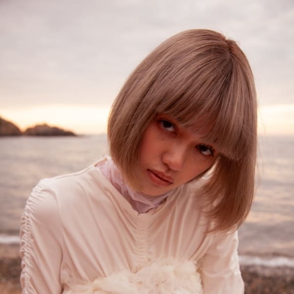 ボブ　ベージュカラー　ハイトーンカラー|MERCI