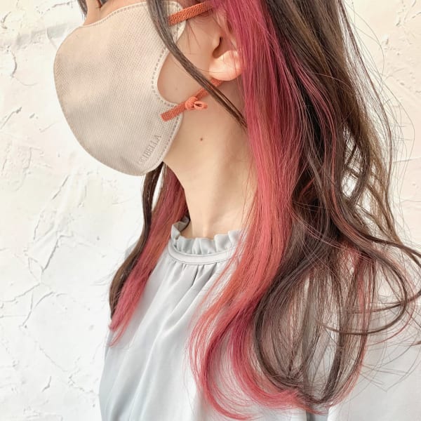 インナーカラーピンクイヤリングカラーインナーカラー原宿駅