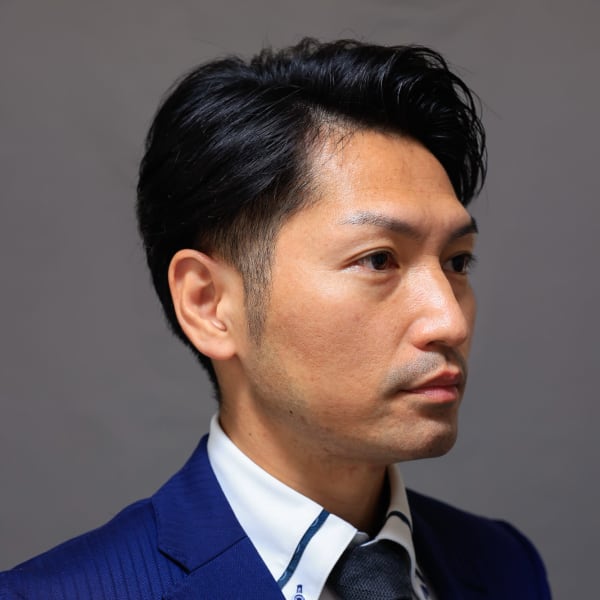 七三オールバック＋ツーブロック！前髪かき上げて爽やかさUP