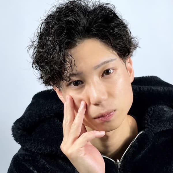 カール強め七三パーマ