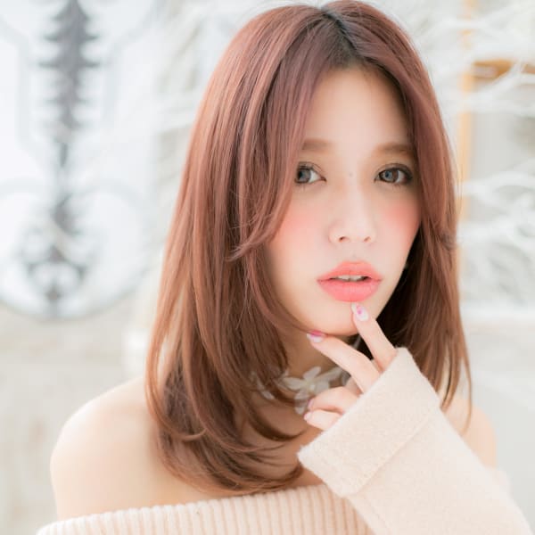 大人可愛いセンターパート小顔ピンクブラウン ニュアンスカラー