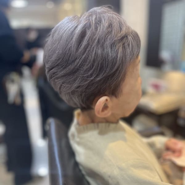 白髪をグレイヘアに