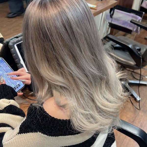 外したあともリタッチを目立たせずにデザインカラー♩