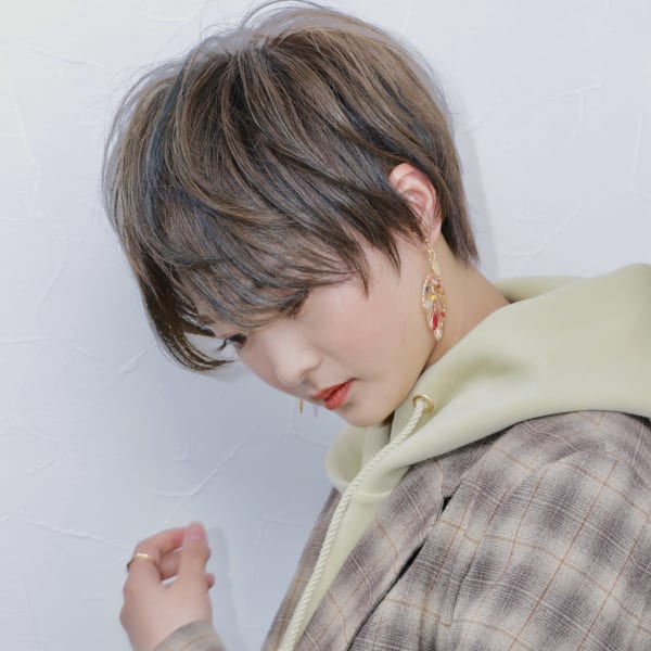 白髪ぼかしハイライトローライトベリーショート