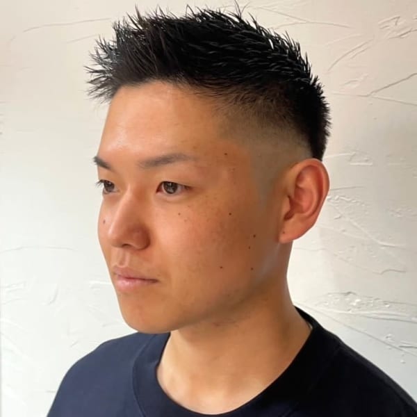 ベリーショート　フェードカット　ショートレイヤー　黒髪