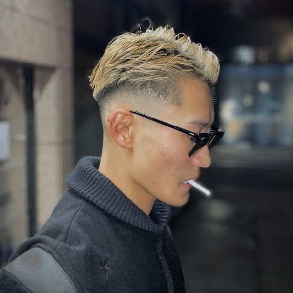 フェードスキンフェードハイライトブリーチバーバースタイル