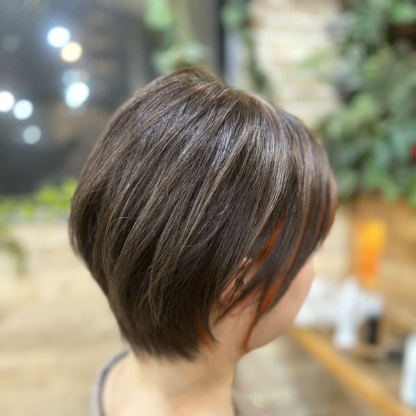 ショートヘア、インナーカラー