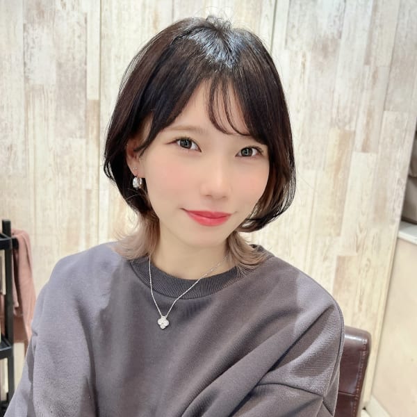 ウルフカット/逆三角補正/襟足ハイトーン/くびれヘア