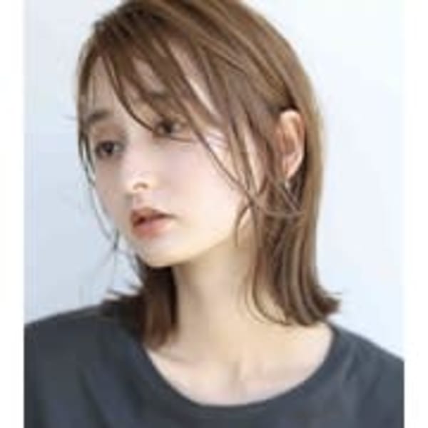 ★くびレイヤーエモージュ小顔似合わせカットベージュ