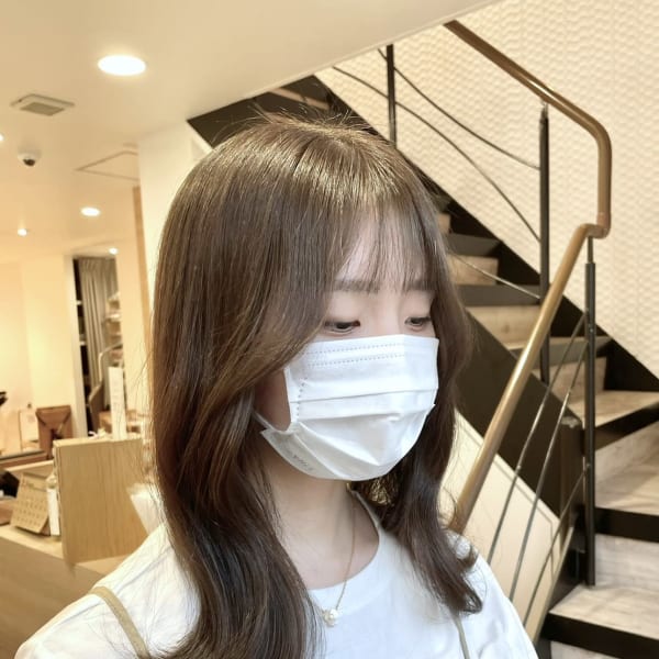 くすみベージュ×くびれヘア