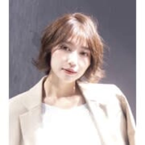 イメチェンヘアスタ イル　デザインカラー　前髪パーマ|Menon