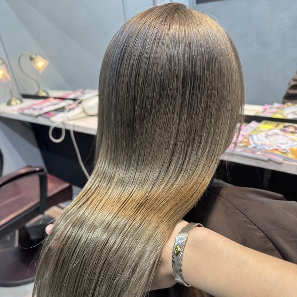 ホワイトグレージュ