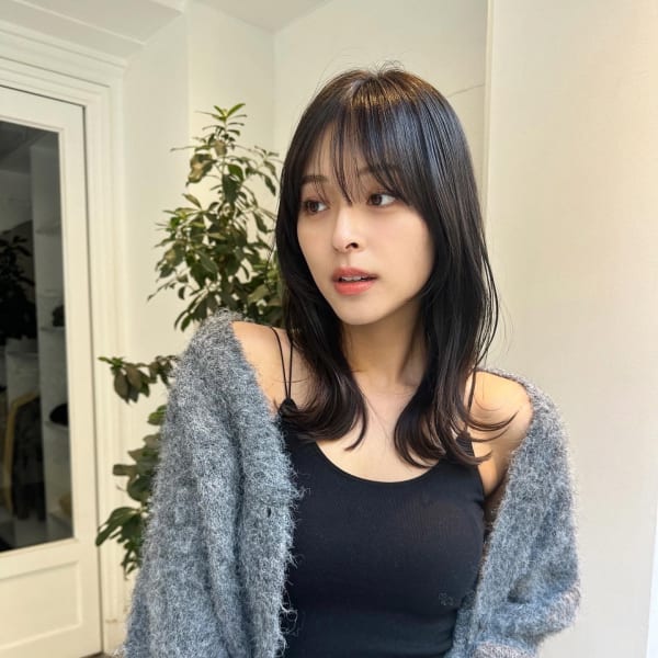 顔まわりシースルーレイヤーグレージュセミミディアム|ALICe by AFLOAT