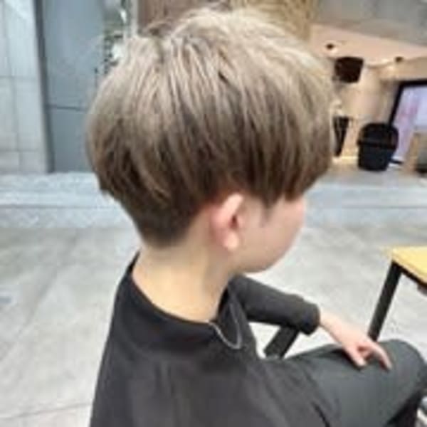 ブリーチ1回、メンズシルバーカラー【担当　江口健太】