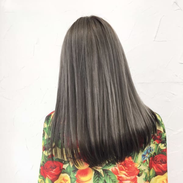 ホワイトグレージュブラックエンドカラー原宿表参道