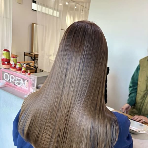 髪質改善トリートメントロングヘアグラデーションカラー