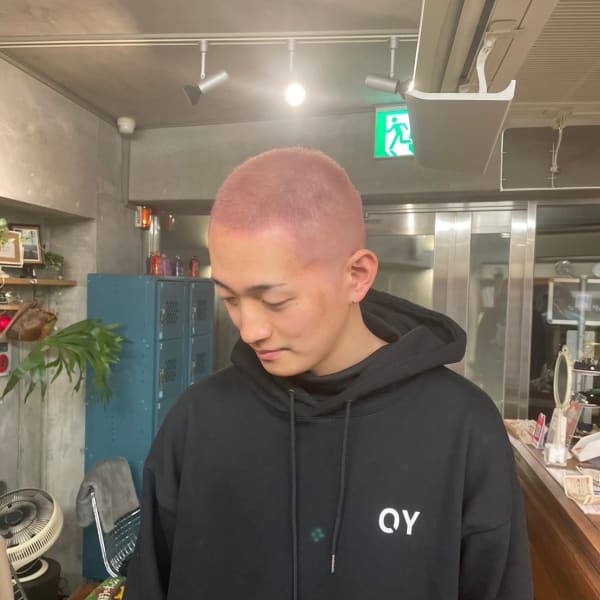 桜カラーが映える!男らしいハイトーンbuzzスタイル