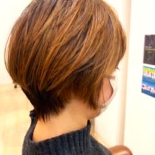 白髪ぼかし×前下がりショートボブ