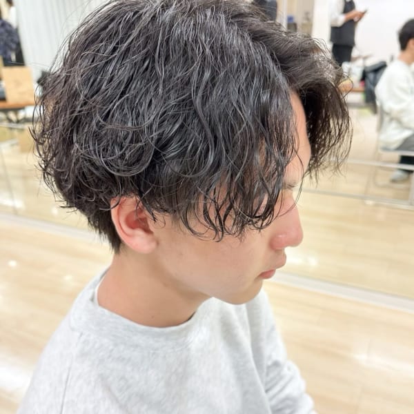 【センターパートかき上げヘア】ツイストスパイラルパーマウルフ|unique x KENJE 町田