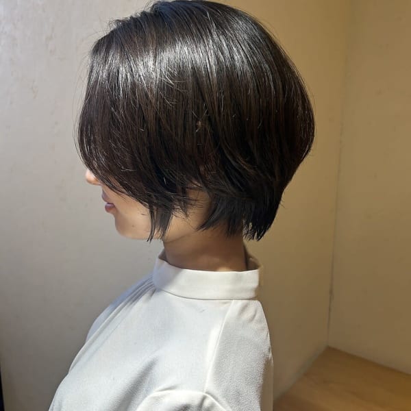ショートボブ × 暗髪
